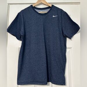 EUC Men’s Nike dri fit t shirt-large- navy blue